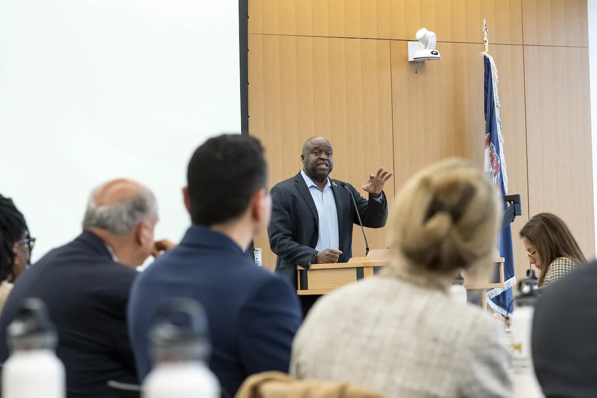 President Gregory Washington welcomes the House Appropriations Committee to George Mason University on the Science and Technology Campus.
