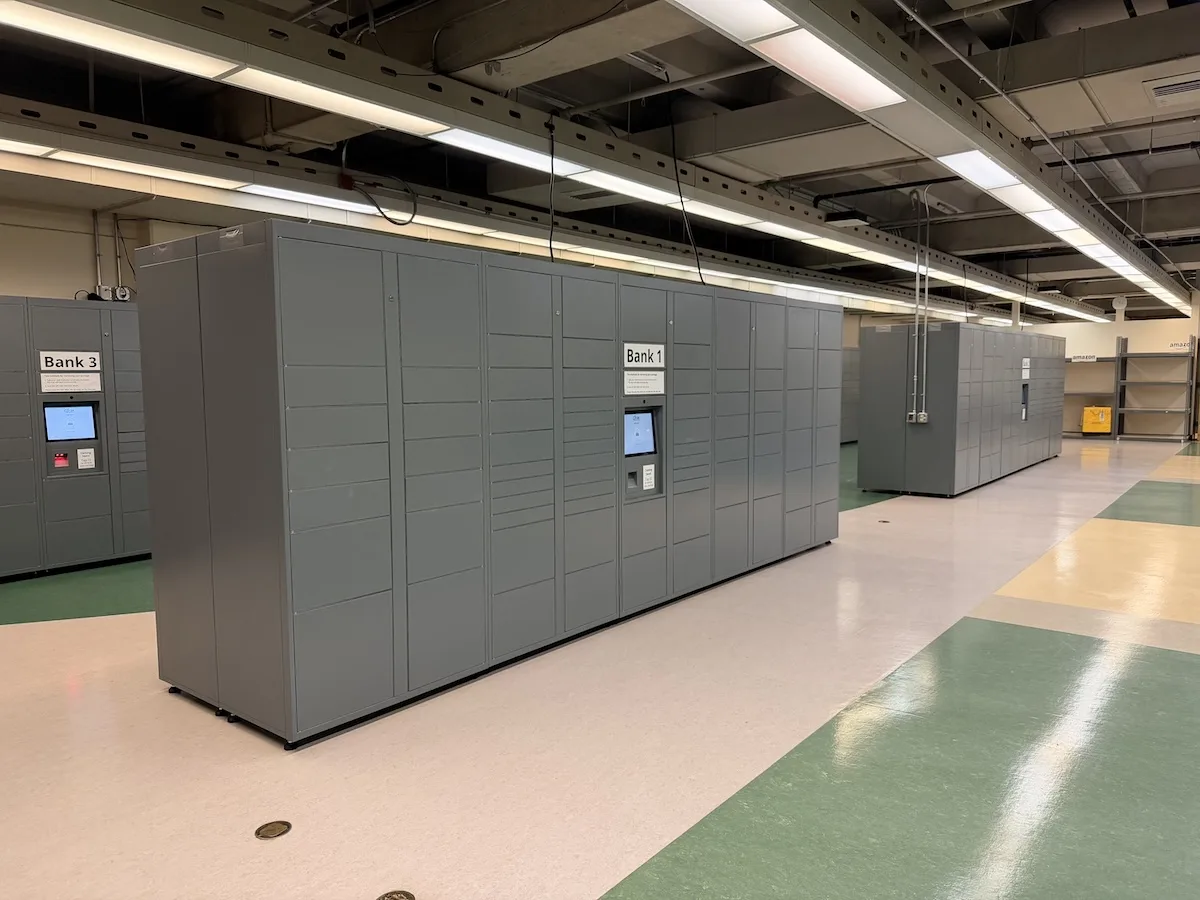 The new smart lockers equipped with advanced technology with convenient features allow users to easily retrieve their packages