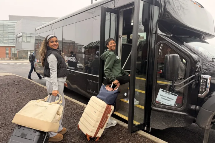 Students boarding the Spring Break regional shuttles