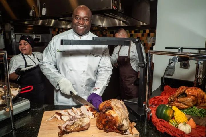 President Gregory Wshington participated in the annual Turkey Carving at the Southside and serving our students a traditional Thanksgiving meal ahead of the holiday.