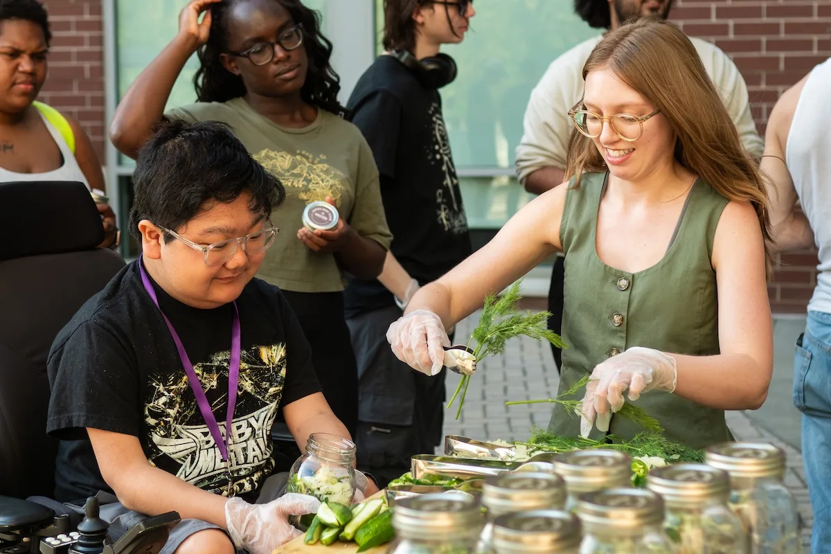Students learned food preservation via pickled jaring